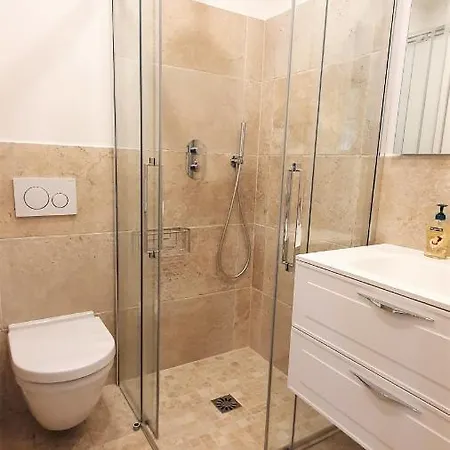Unique 8 Bedroom Villa With Swimming Pool & Bbq Villa *
